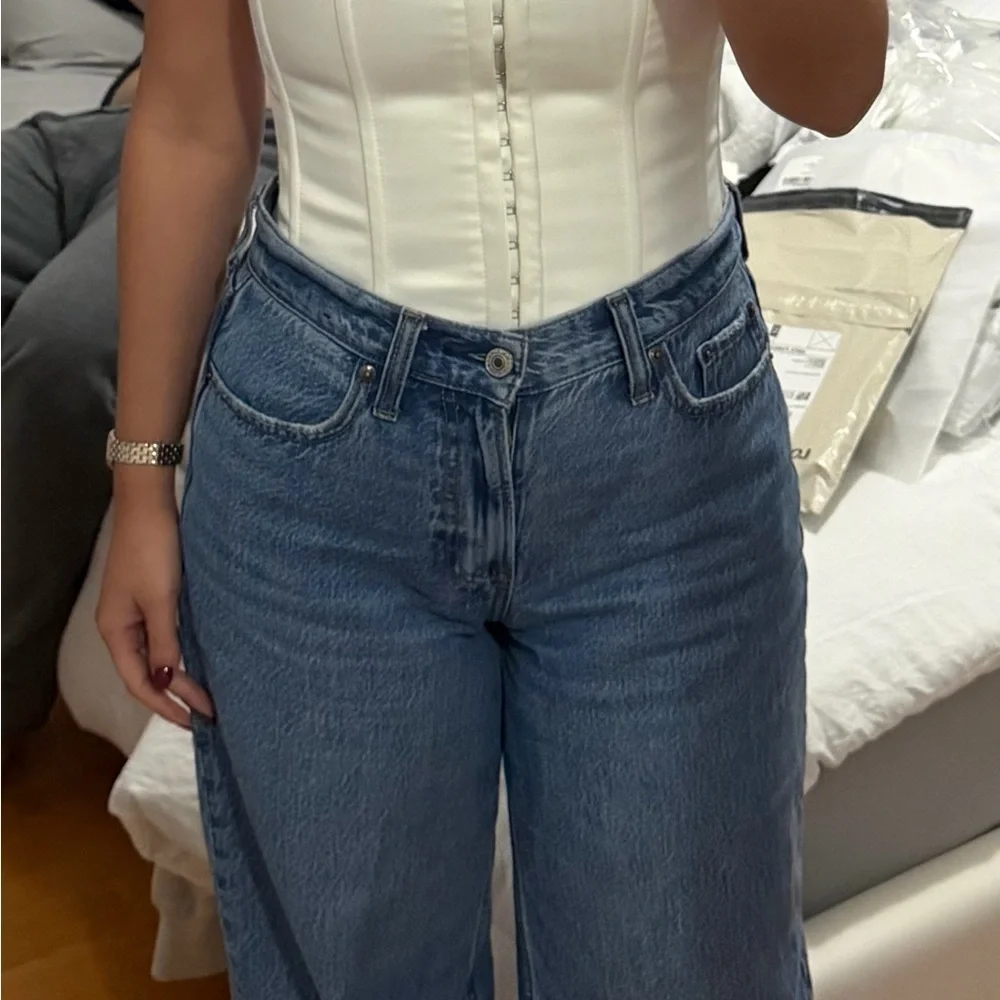 Guizio Satin Corset in White - Picture 3 of 4